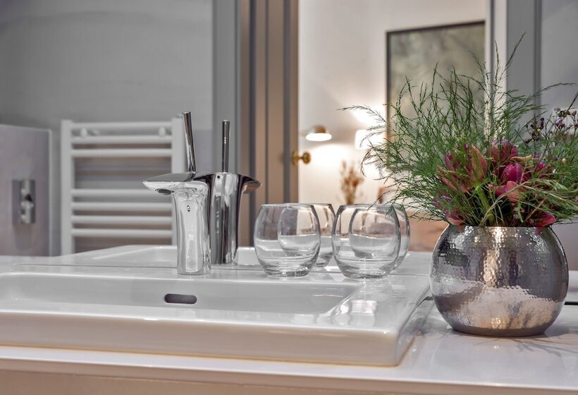 Standard Room Ground Floor, Heritage Hotel 19