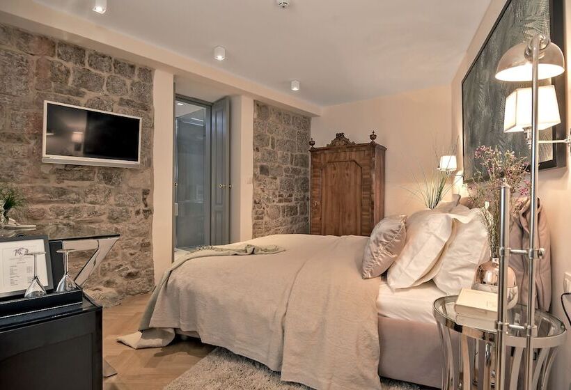 Standard Room Ground Floor, Heritage Hotel 19