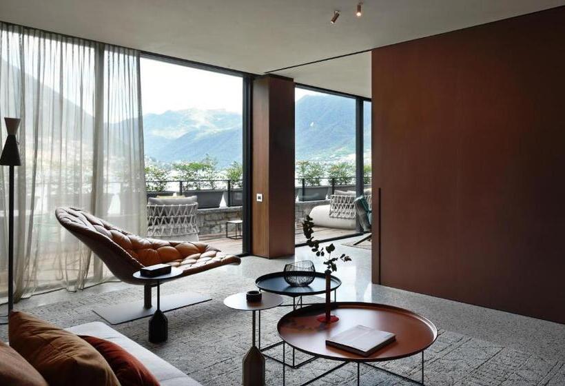 جناح إدارى, Il Sereno Lago Di Como