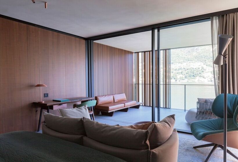 جناح, Il Sereno Lago Di Como