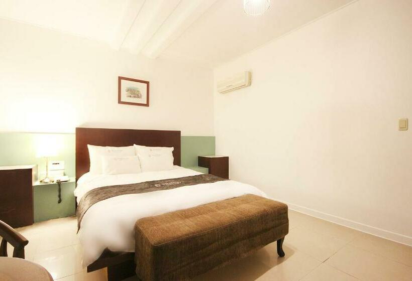 Cameră Standard, Charmant