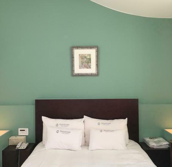 Cameră Standard, Charmant