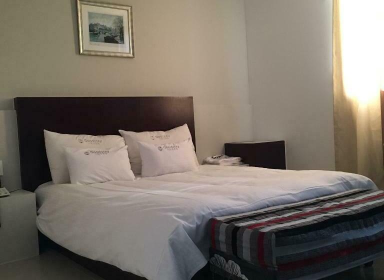 Cameră Standard, Charmant