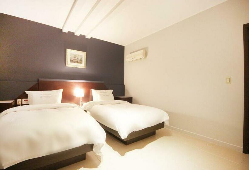 Cameră Standard, Charmant