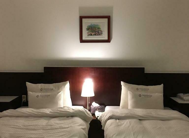 Cameră Standard, Charmant