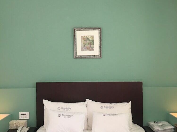 Cameră Standard, Charmant