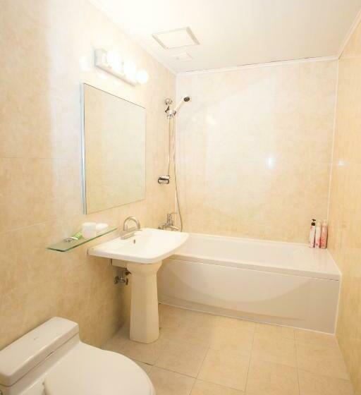 Cameră Familiară, Charmant