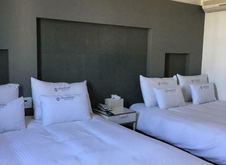 Cameră Familiară, Charmant