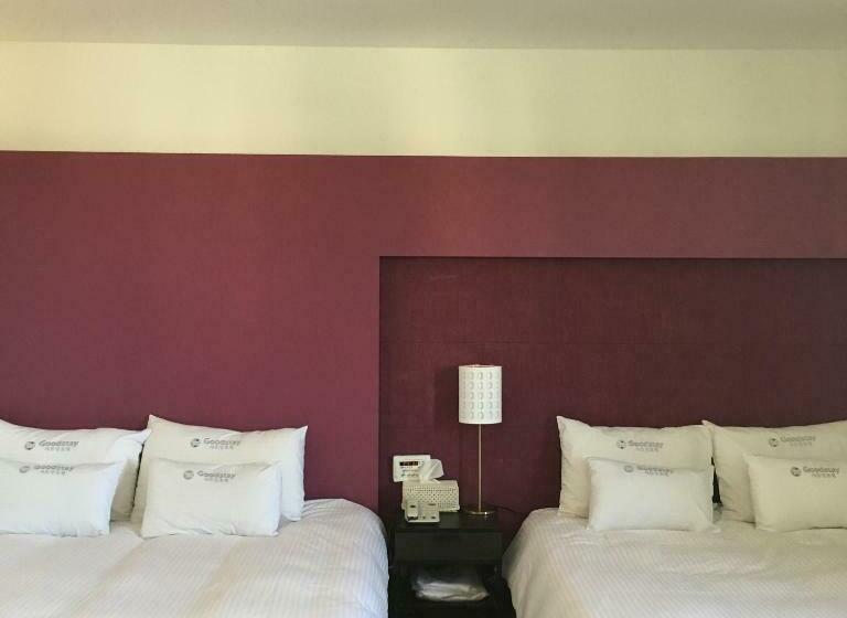 Cameră Familiară, Charmant