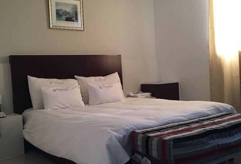 Cameră Standard, Charmant