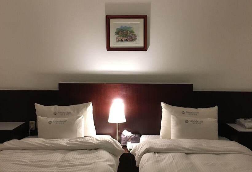 Cameră Standard, Charmant