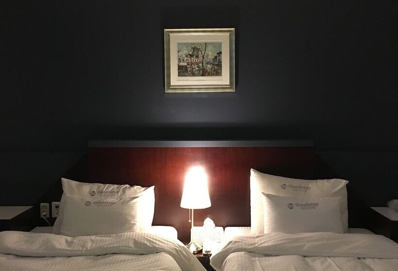 Cameră Standard, Charmant