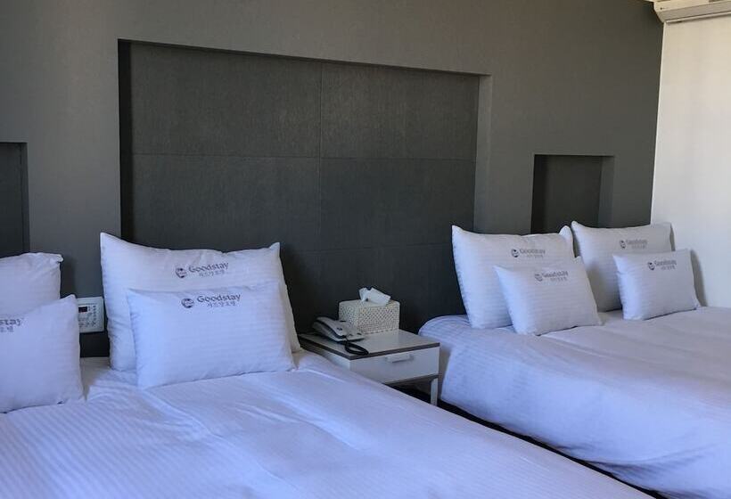 Cameră Familiară, Charmant