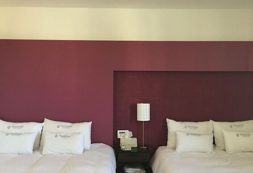 Cameră Familiară, Charmant