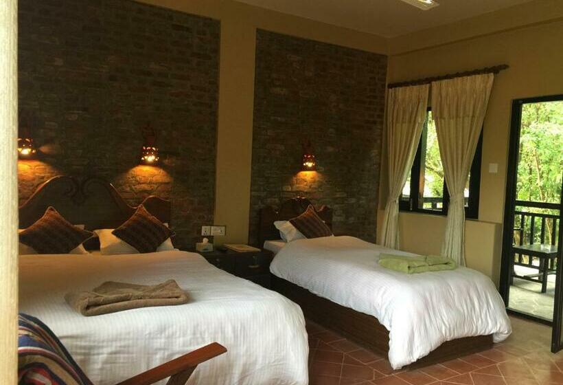 اتاق لوکس سه تخته, Chautari Garden Resort