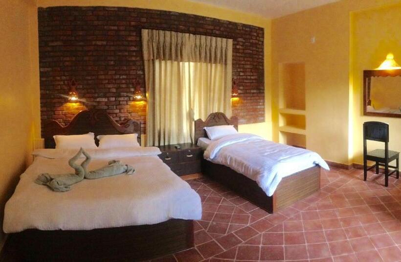 اتاق لوکس با بالکن, Chautari Garden Resort