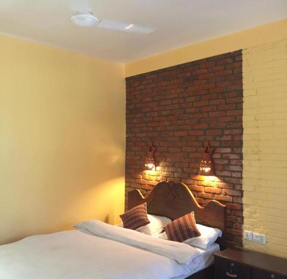 اتاق استاندارد با بالکن, Chautari Garden Resort