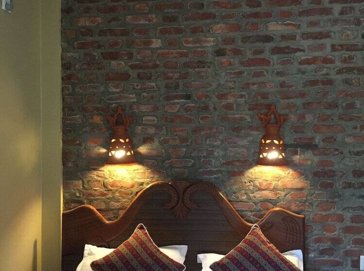 اتاق لوکس, Chautari Garden Resort