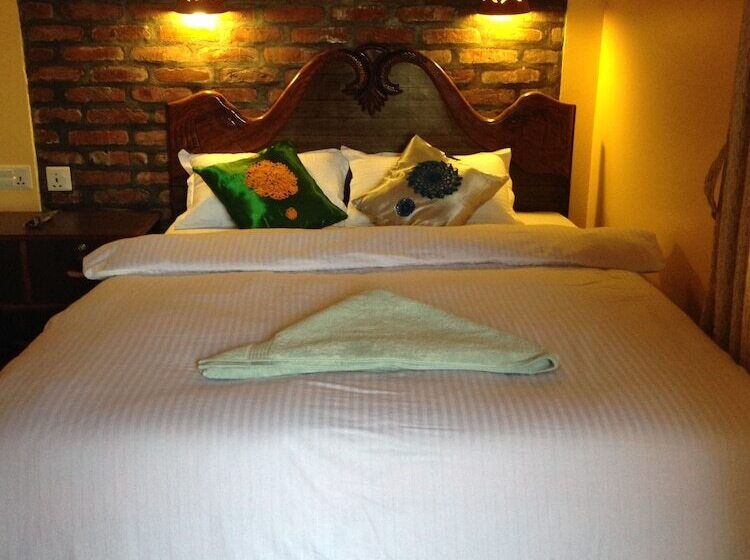 اتاق لوکس, Chautari Garden Resort