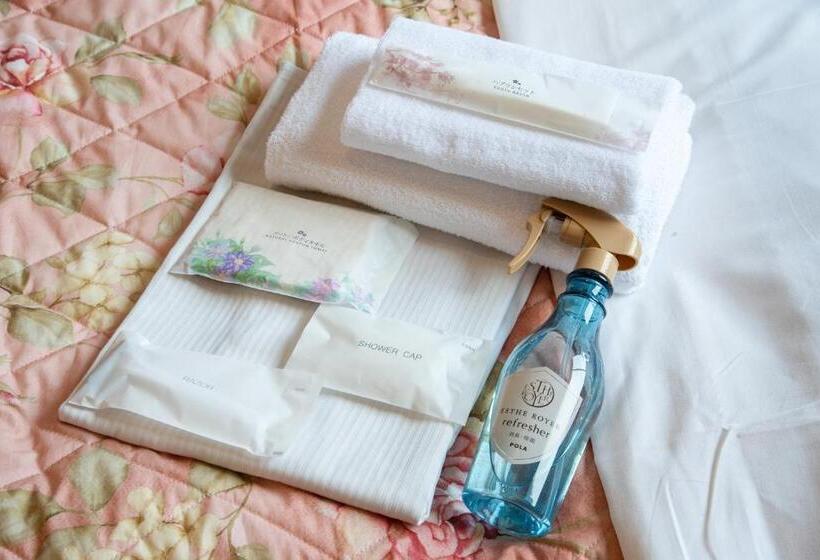 חדר סטנדרט לשלושה, Hana