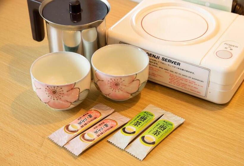 חדר סטנדרט לשלושה, Hana