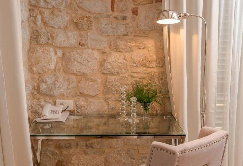 Standard Room with Balcony, Heritage Hotel 19