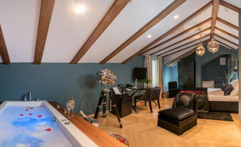 Penthouse Suite, Heritage Hotel 19