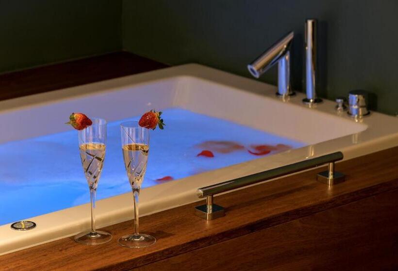 Penthouse Suite, Heritage Hotel 19