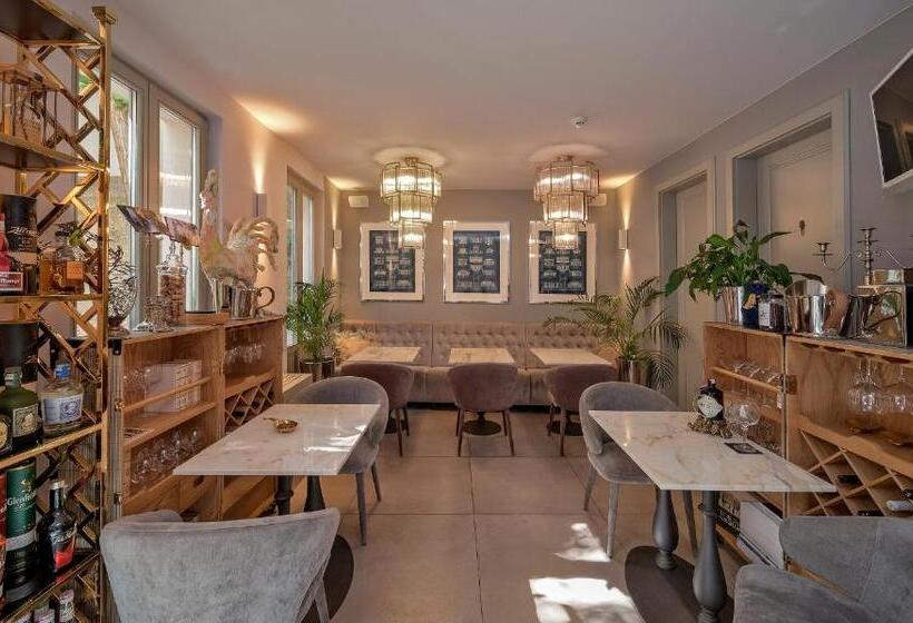 Penthouse Suite, Heritage Hotel 19