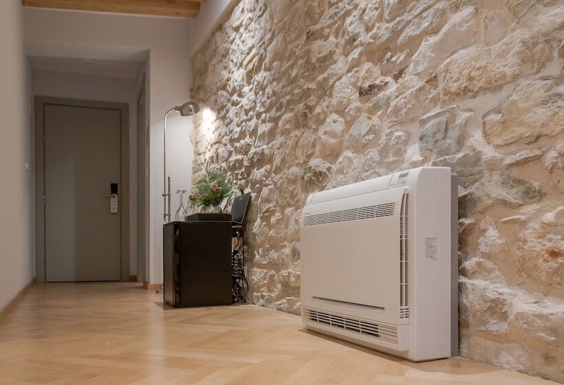 Standard Room with Balcony, Heritage Hotel 19