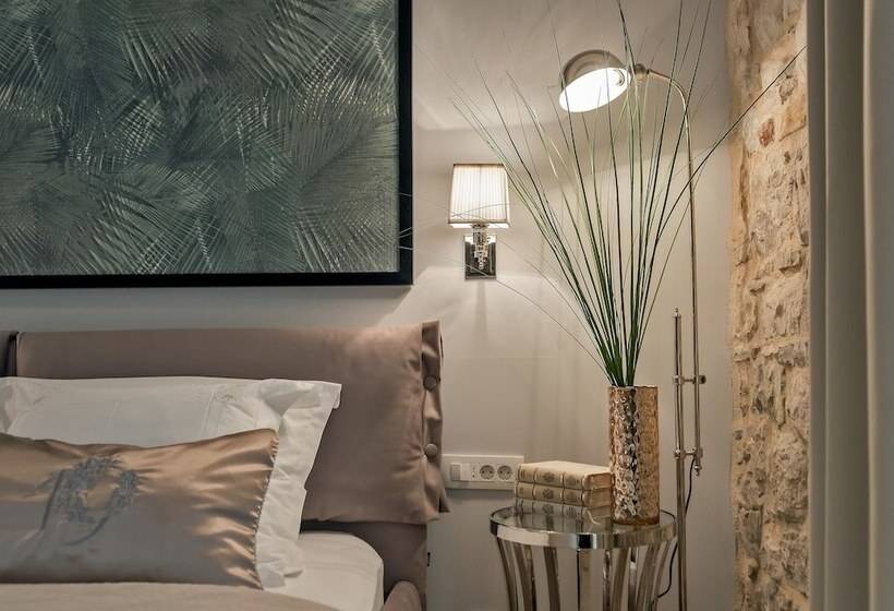 Standard Room with Balcony, Heritage Hotel 19