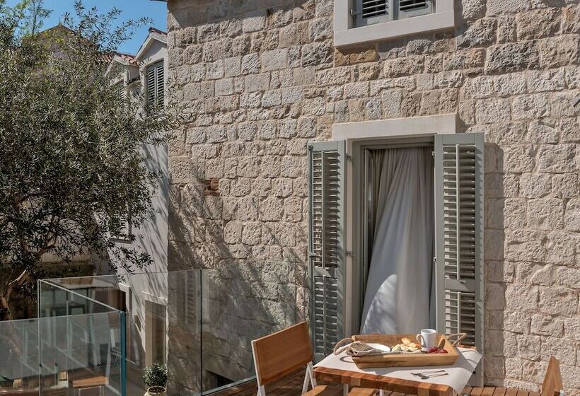 Standard Room with Balcony, Heritage Hotel 19
