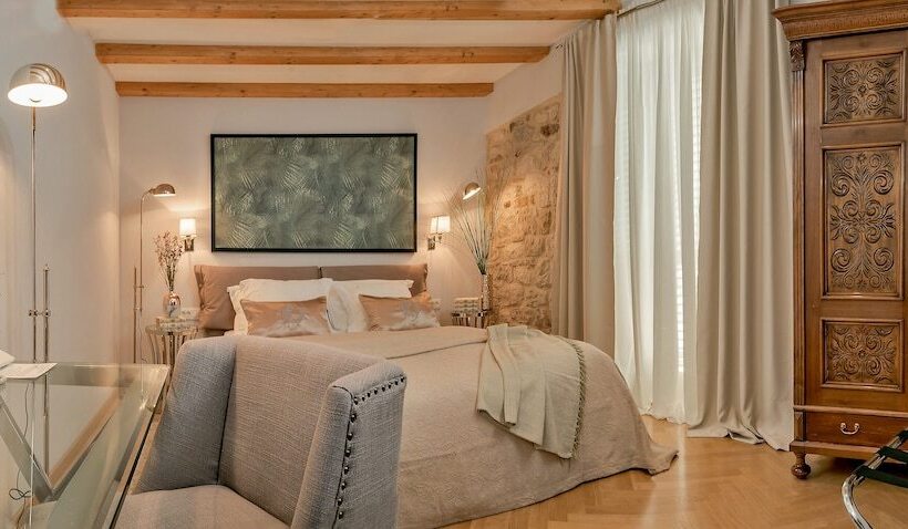 Standard Room with Balcony, Heritage Hotel 19