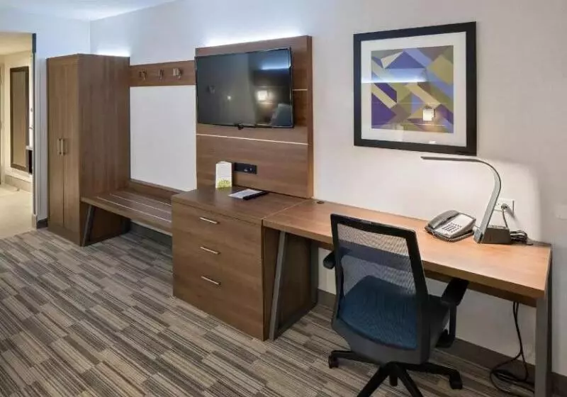 キングサイズベッドのスタンダードルーム, Holiday Inn Express Red Deer North, An Ihg