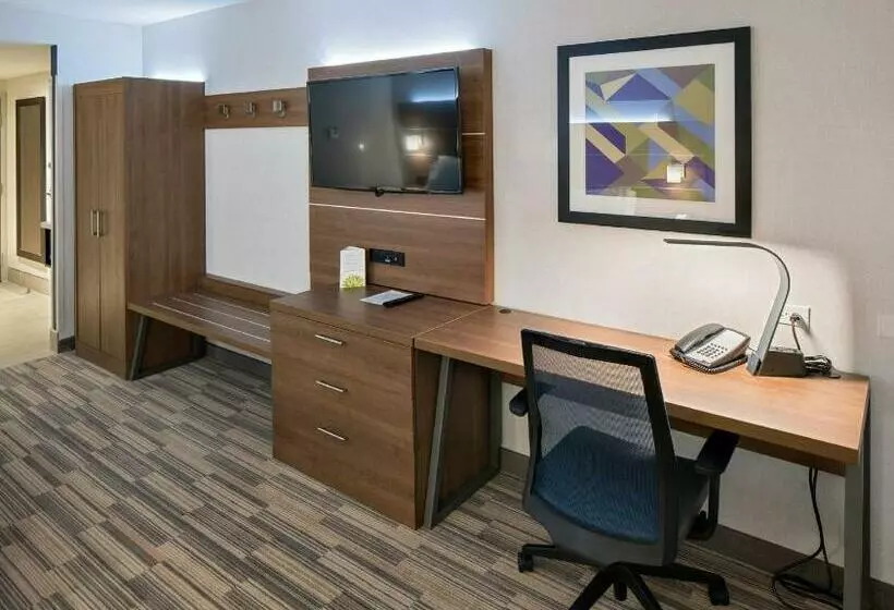 身障者適用キングサイズベッドルーム, Holiday Inn Express Red Deer North, An Ihg