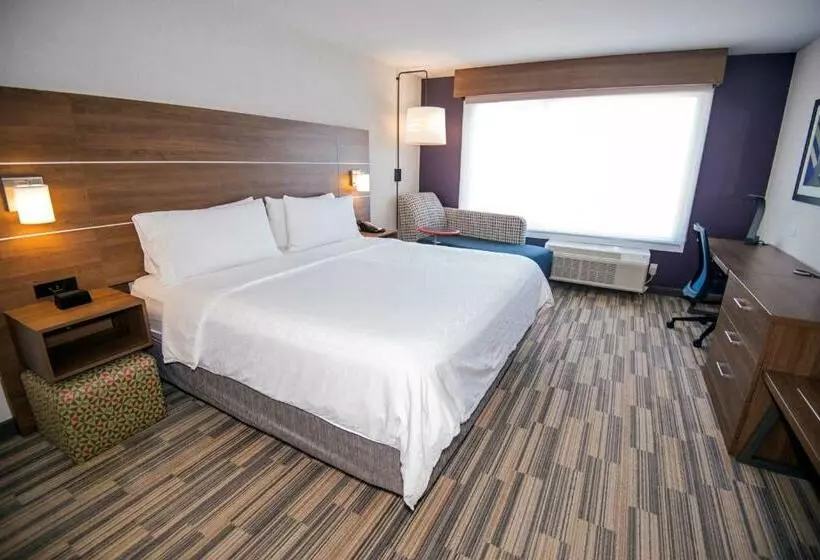 身障者適用キングサイズベッドルーム, Holiday Inn Express Red Deer North, An Ihg