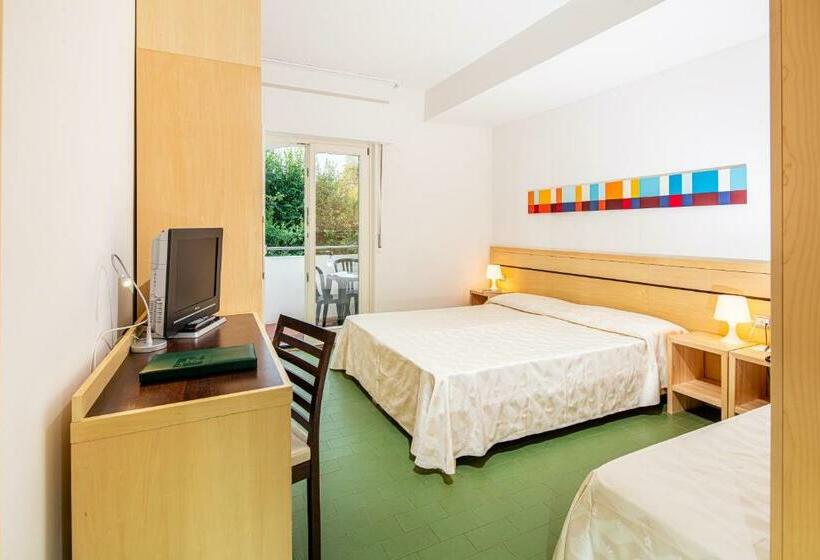 חדר סטנדרט לשלושה, La Pergola Dependance