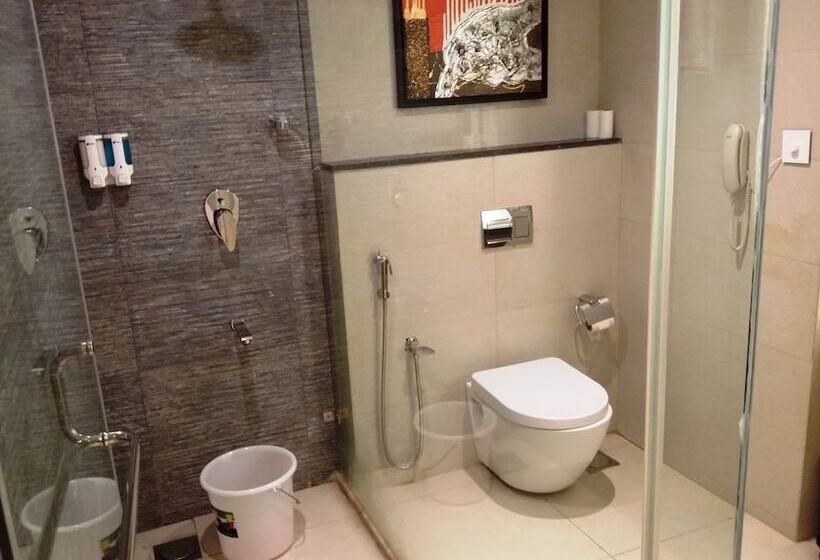 エクゼクティブスイート, Oxina Lygon