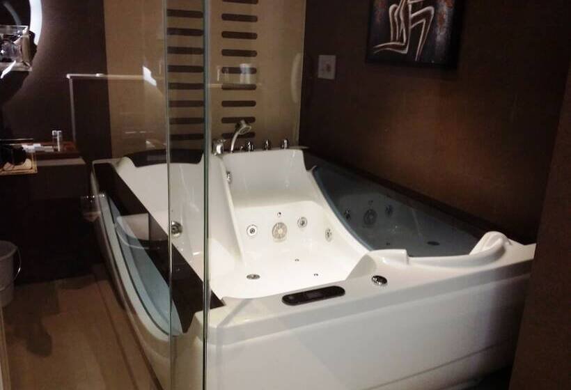 プレジデントスイートルーム, Oxina Lygon