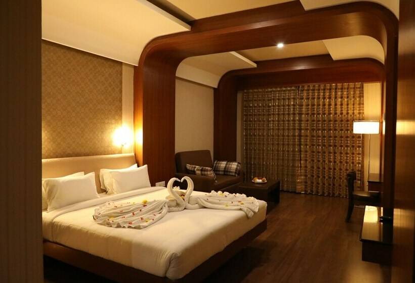 سوییت لوکس, The Thangam Grand