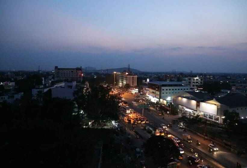 سوییت لوکس, The Thangam Grand