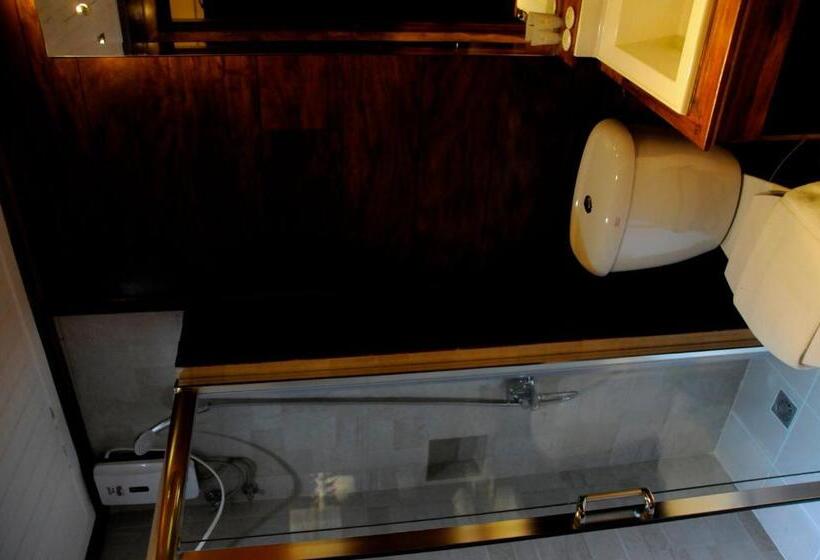 اتاق لوکس, Veneto De Vigan