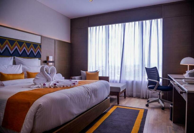 اتاق سوپریور با تخت بزرگ, Novotel Guwahati Gs Road