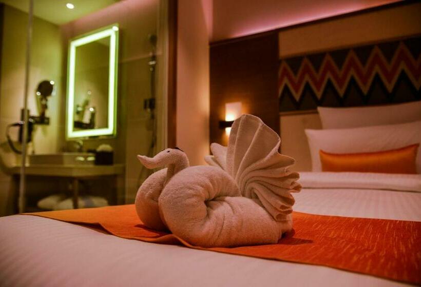 اتاق سوپریور با تخت بزرگ, Novotel Guwahati Gs Road