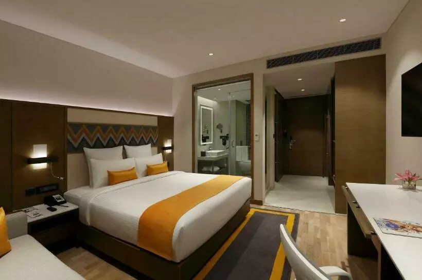 キングサイズベッドのスーペリアルーム, Novotel Guwahati Gs Road