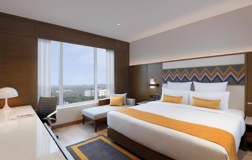 اتاق سوپریور با تخت بزرگ, Novotel Guwahati Gs Road