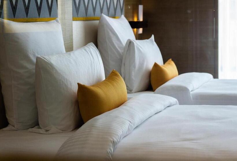 اتاق اجرایی با تخت بزرگ, Novotel Guwahati Gs Road