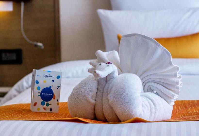 带大床的行政房间, Novotel Guwahati Gs Road