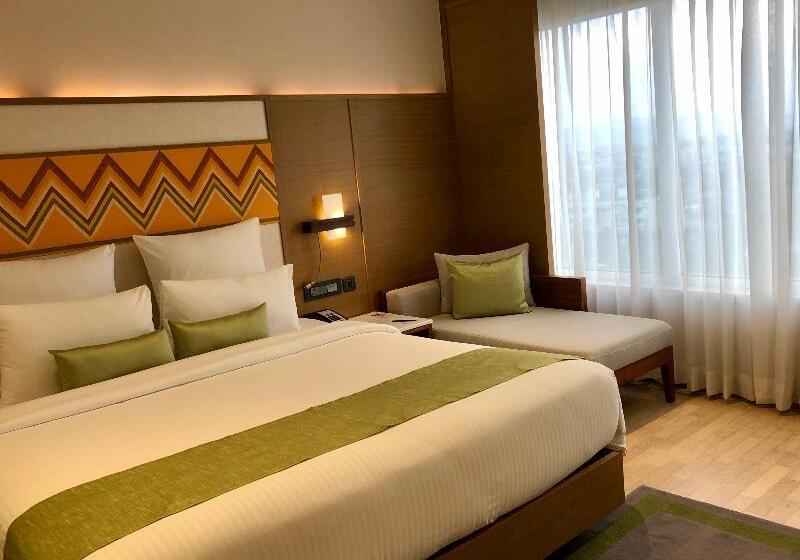 اتاق سوپریور با تخت بزرگ, Novotel Guwahati Gs Road
