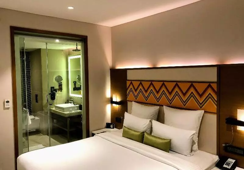 キングサイズベッドのスーペリアルーム, Novotel Guwahati Gs Road